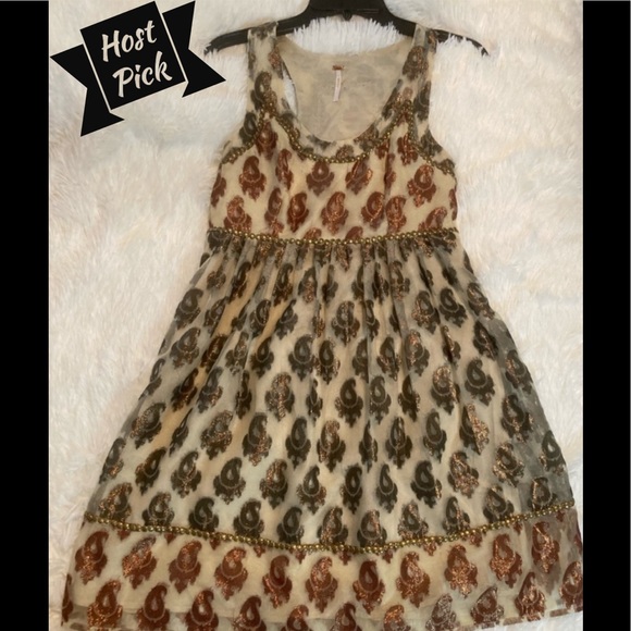 Free People Dresses & Skirts - 🎉HP🎉FREE PEOPLE Holiday/Party dress